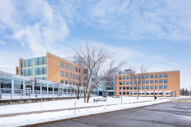 Plus de détails pour 2351 Boul Alfred-Nobel, Montréal, QC - Bureau à louer