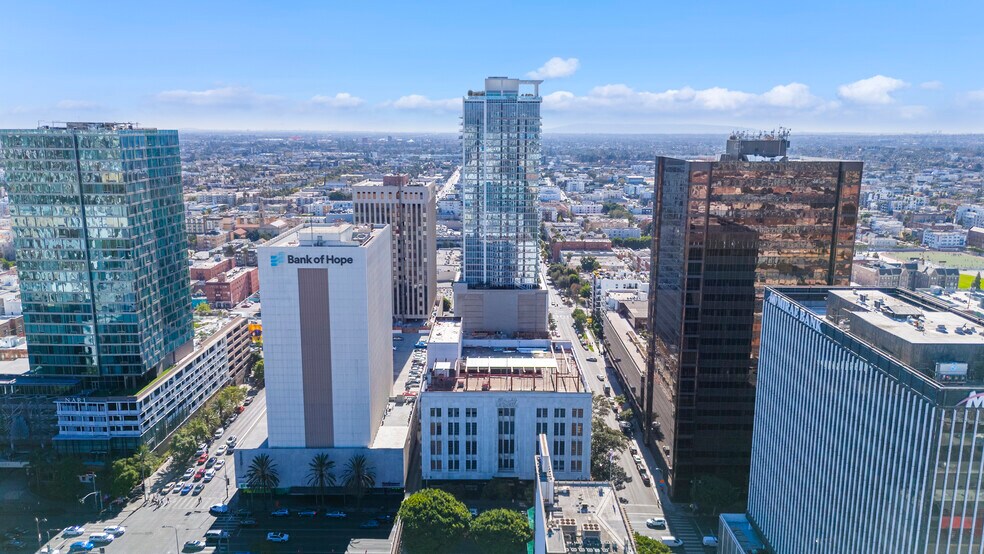 3240 Wilshire Blvd, Los Angeles, CA à louer - Aérien - Image 3 de 6
