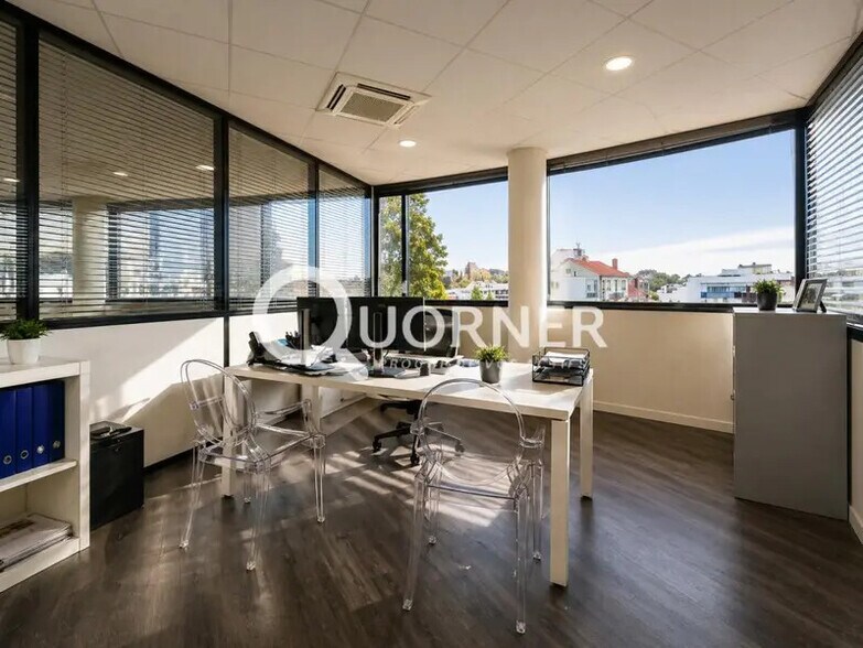 Office in Lyon for lease - Interior Photo - Image 2 of 15