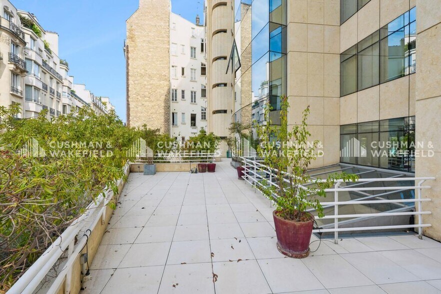 83 Avenue Charles De Gaulle, Neuilly-sur-Seine for lease - Building Photo - Image 2 of 13