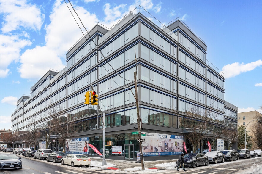 3820 Parsons Blvd, Flushing, NY for sale - Primary Photo - Image 1 of 13