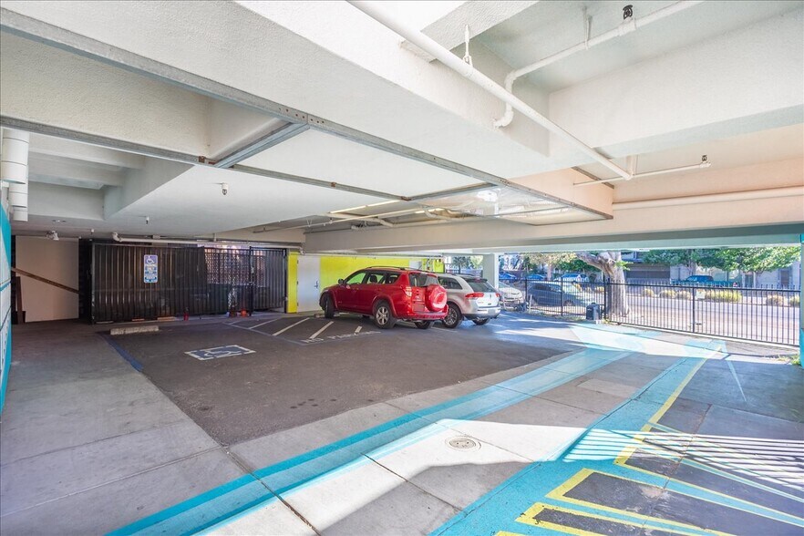 482 W MacArthur Blvd, Oakland, CA à vendre - Photo du bâtiment - Image 2 de 55