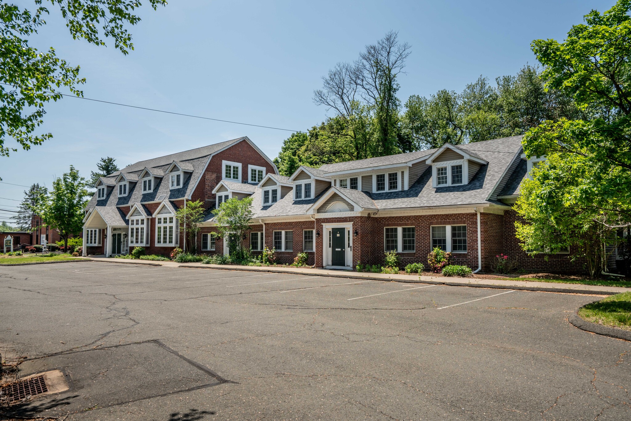 1170 Ellington Rd, South Windsor, CT à vendre Photo du bâtiment- Image 1 de 19