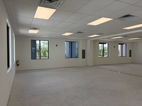 11850-11880 Cheeca Ct, Fort Myers, FL for lease Interior Photo- Image 2 of 5