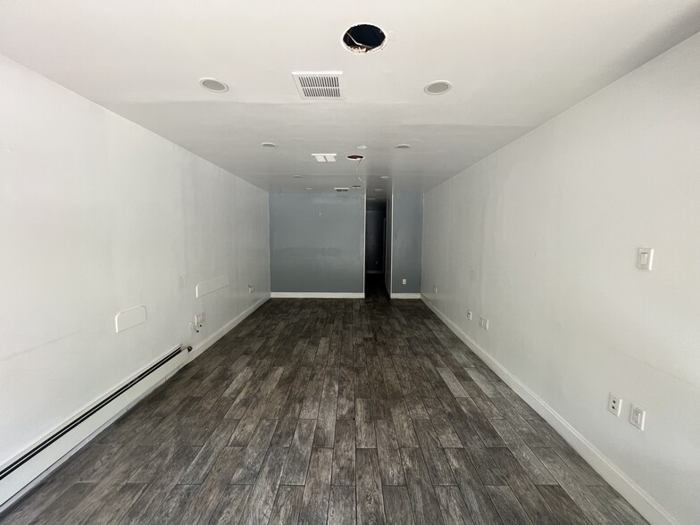 48-60 Sherman Ave, New York, NY for lease - Interior Photo - Image 2 of 5