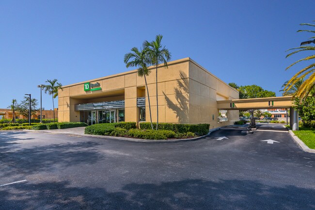 More details for 3325 W Hillsboro Blvd, Deerfield Beach, FL - Retail for Sale