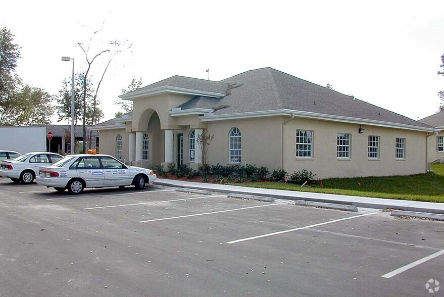 14438 University Cove Pl, Tampa, FL à louer - Photo du bâtiment - Image 2 de 4
