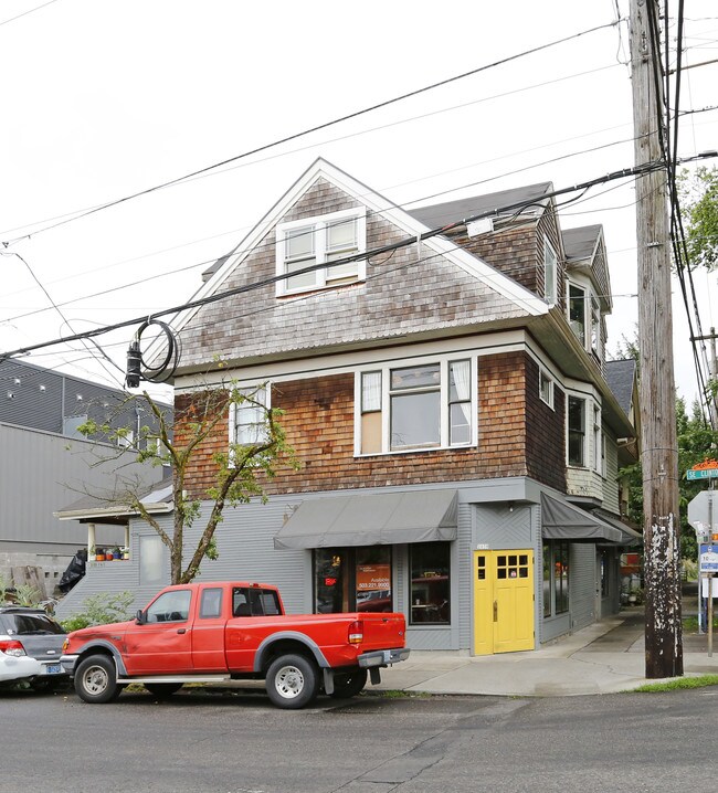 More details for 2039 SE Clinton St, Portland, OR - Retail for Lease
