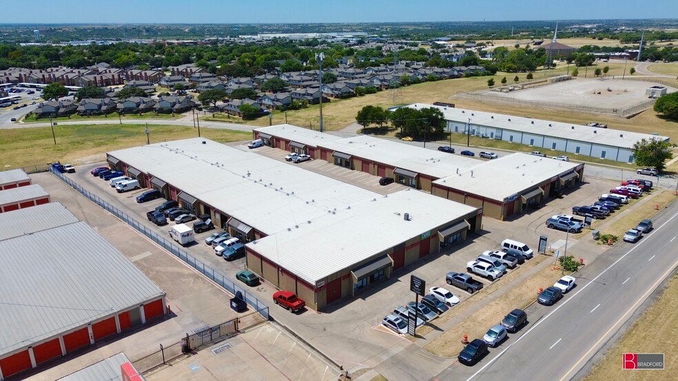 8851 West Fwy, Fort Worth, TX for lease - Building Photo - Image 3 of 11
