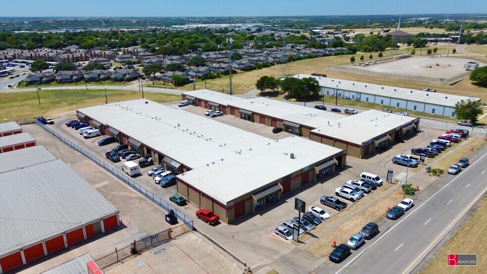 8851 West Fwy, Fort Worth, TX à louer - Photo du bâtiment - Image 3 de 11