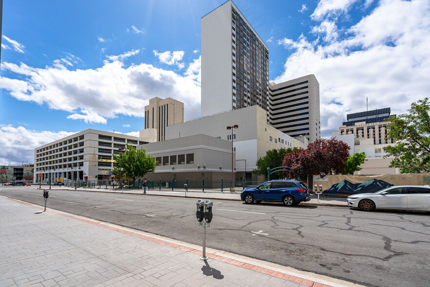 219 University Way, Reno, NV à louer - Photo du bâtiment - Image 3 de 4
