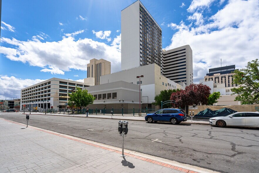219 University Way, Reno, NV à louer - Photo du bâtiment - Image 3 de 4