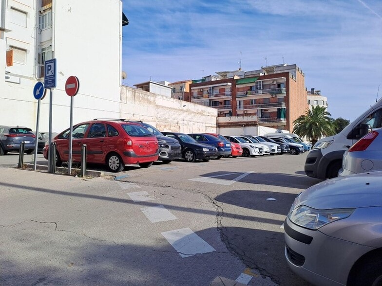 Carrer de Francesc Llunell, 55, Esplugues de Llobregat, Barcelona for sale - Building Photo - Image 2 of 11