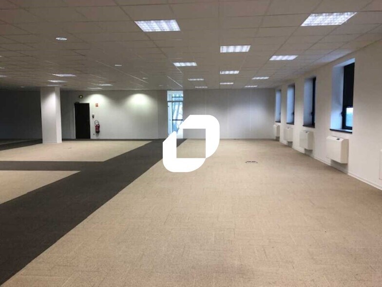 Office in SAINT-OUEN-L'AUMONE for lease - Interior Photo - Image 1 of 7