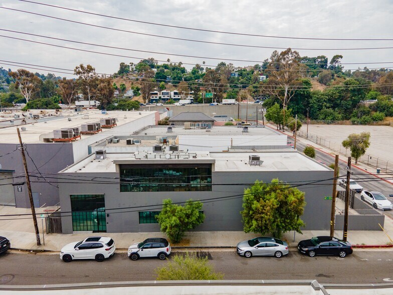 2352 Ripple St, Los Angeles, CA à louer - Photo du bâtiment - Image 2 de 23