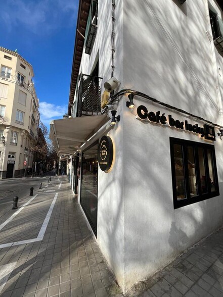 Plaza Trinidad, 7, Granada, Granada à louer - Photo du bâtiment - Image 2 de 17