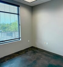 142-152 W Lakeview Ave, Lake Mary, FL for lease Interior Photo- Image 2 of 4