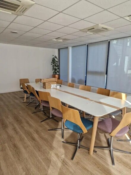 Bureau dans SAINT-OUEN-L'AUMONE à louer - Photo du bâtiment - Image 3 de 11