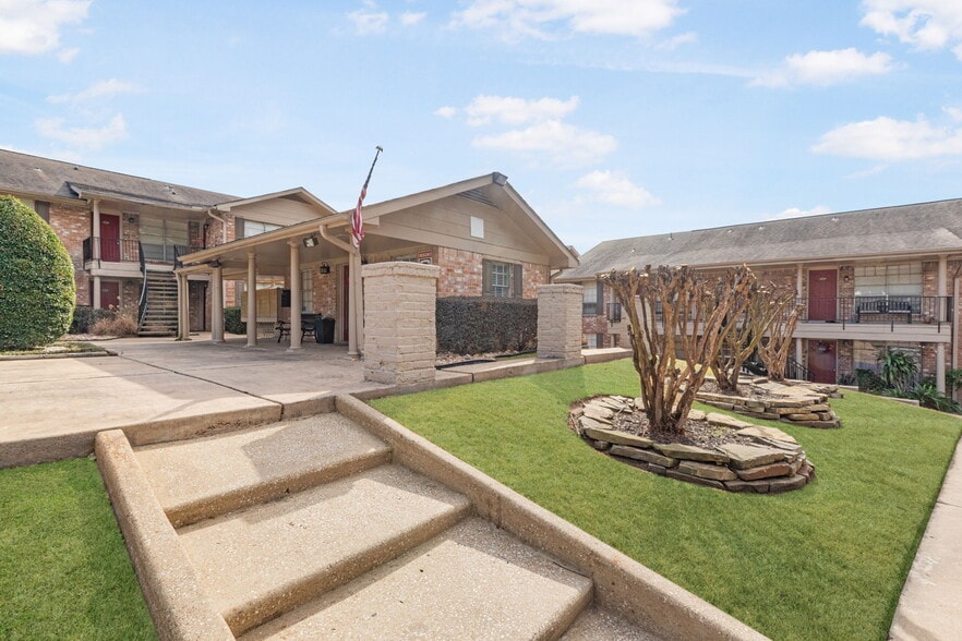 2451 Lake Rd, Huntsville, TX à vendre - Photo du bâtiment - Image 2 de 78