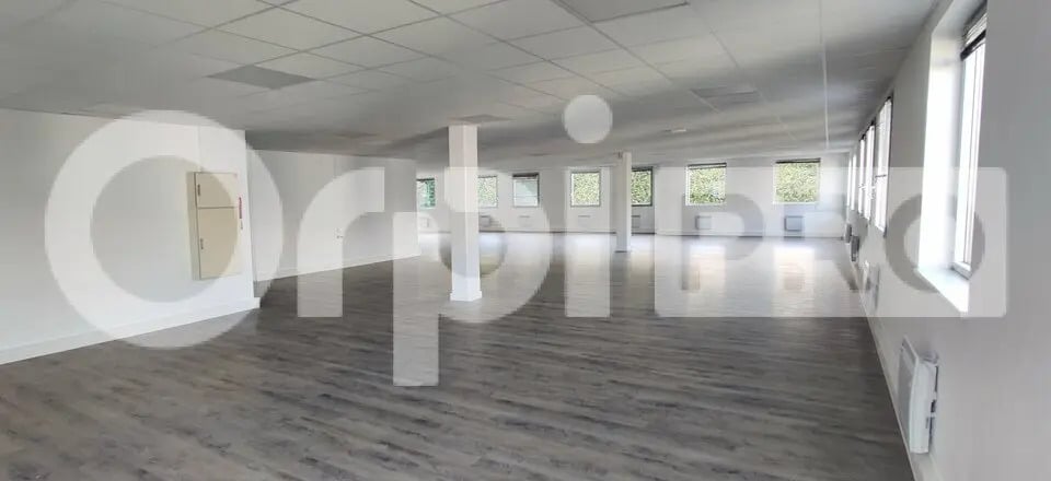 Office in Chevilly-Larue for lease - Building Photo - Image 1 of 4