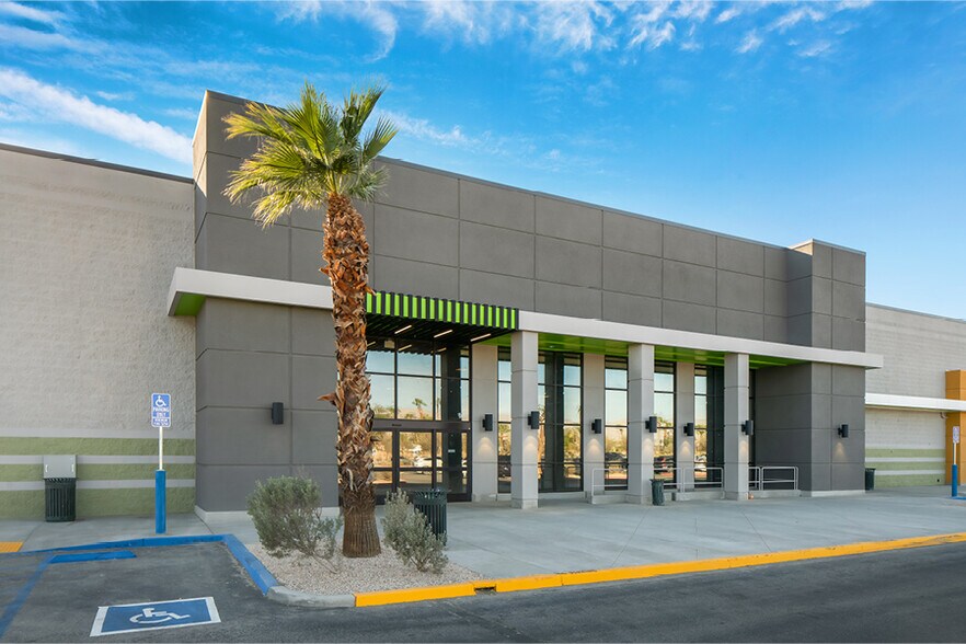 78945 Highway 111, La Quinta, CA à vendre - Photo du bâtiment - Image 2 de 6