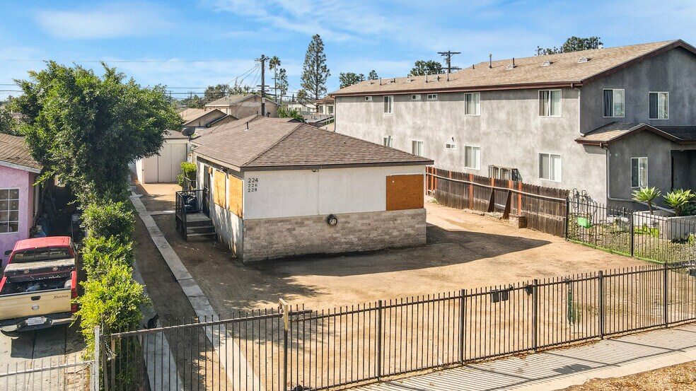 224 W 101st St, Los Angeles, CA for sale - Primary Photo - Image 1 of 8
