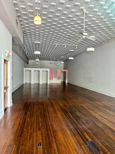 426 Washington St, Columbus, IN for lease - Building Photo - Image 3 of 6