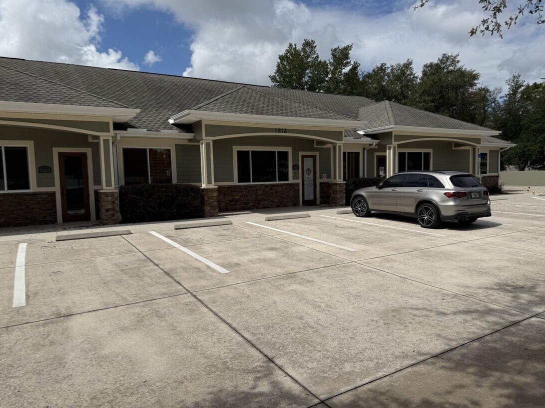1213 County Road 466A, Fruitland Park, FL for lease Building Photo- Image 1 of 15