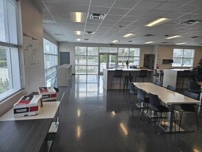 6729 Belvedere Rd, West Palm Beach, FL à louer Photo intérieure- Image 1 de 4