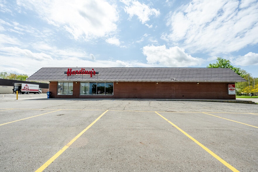 102 Park Pl, Dowagiac, MI à vendre - Photo principale - Image 1 de 1