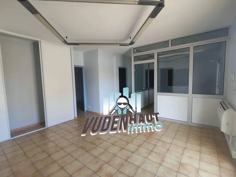 Office in Toulouse for lease Interior Photo- Image 1 of 10