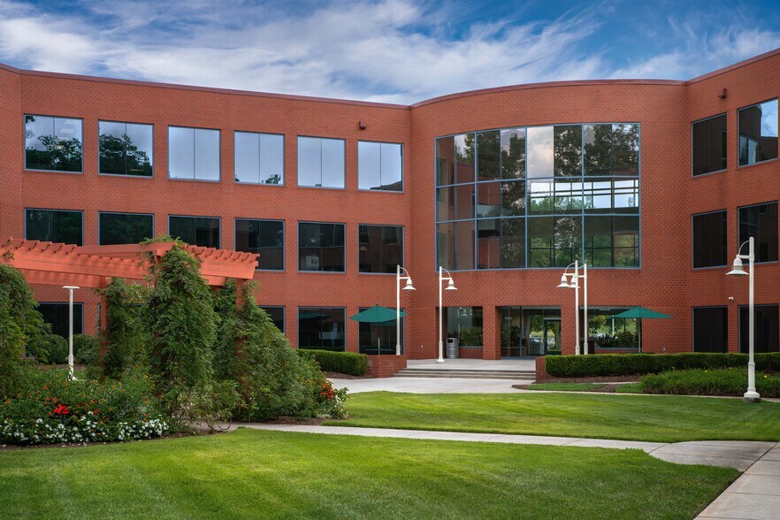 1225 E Weisgarber Rd, Knoxville, TN à louer - Photo du bâtiment - Image 2 de 16