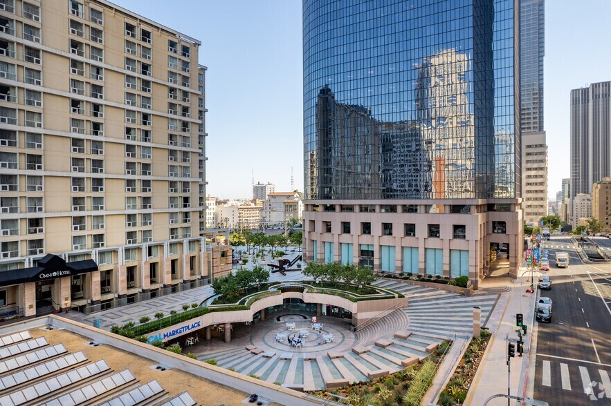 300 S Grand Ave, Los Angeles, CA à louer - Photo du bâtiment - Image 3 de 6