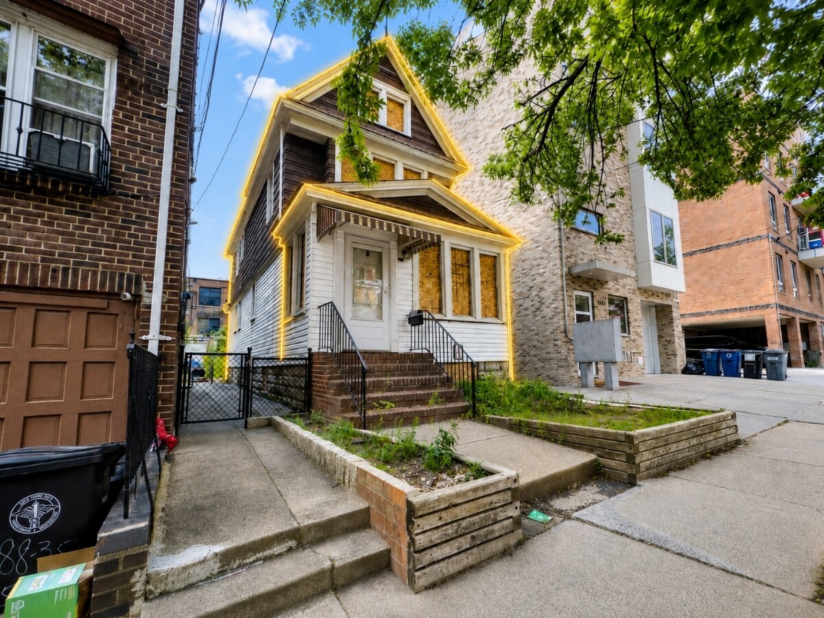 8837 54th Ave, Elmhurst, NY à vendre Photo du bâtiment- Image 1 de 6