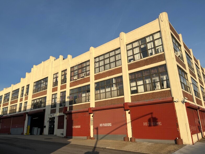 47-51 33rd St, Long Island City, NY à vendre - Photo du bâtiment - Image 1 de 10