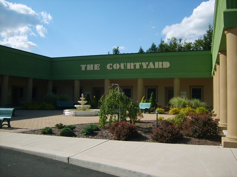 300 Community Dr, Tobyhanna, PA à louer - Photo du bâtiment - Image 2 de 22