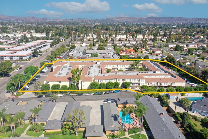 1112 N Bradford Ave, Placentia, CA à vendre - Photo du bâtiment - Image 2 de 33