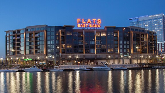 1055 Old River Rd, Cleveland, OH à louer Photo principale- Image 1 de 56