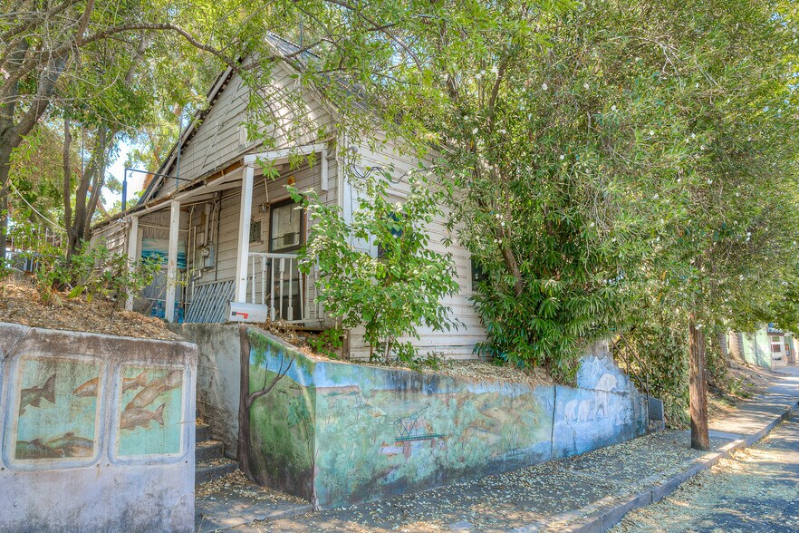 2109 Robinson St, Oroville, CA à vendre - Photo du bâtiment - Image 2 de 35