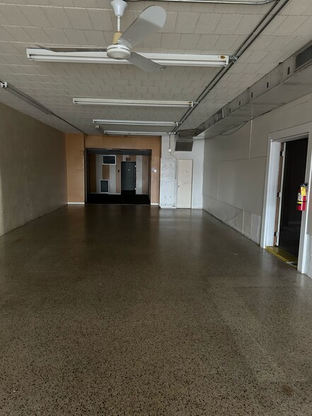 3642 Tamiami Trl, Port Charlotte, FL à louer - Photo du bâtiment - Image 3 de 40