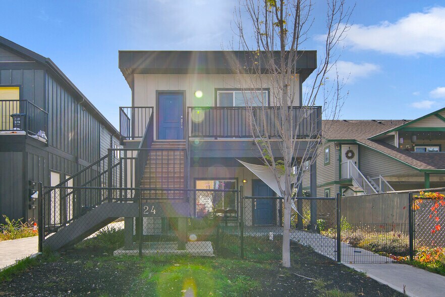 124 Calgary Av, Penticton, BC à vendre - Photo principale - Image 1 de 24