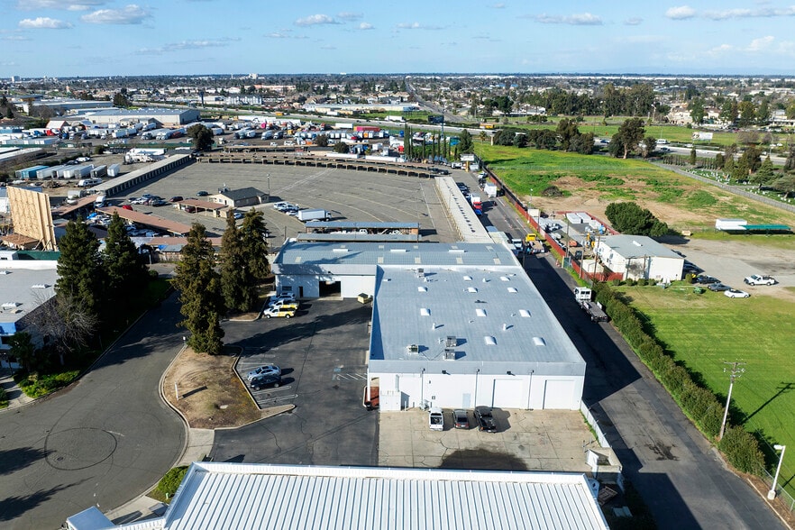 2216 Cedarvale Dr, Ceres, CA for lease - Building Photo - Image 2 of 15