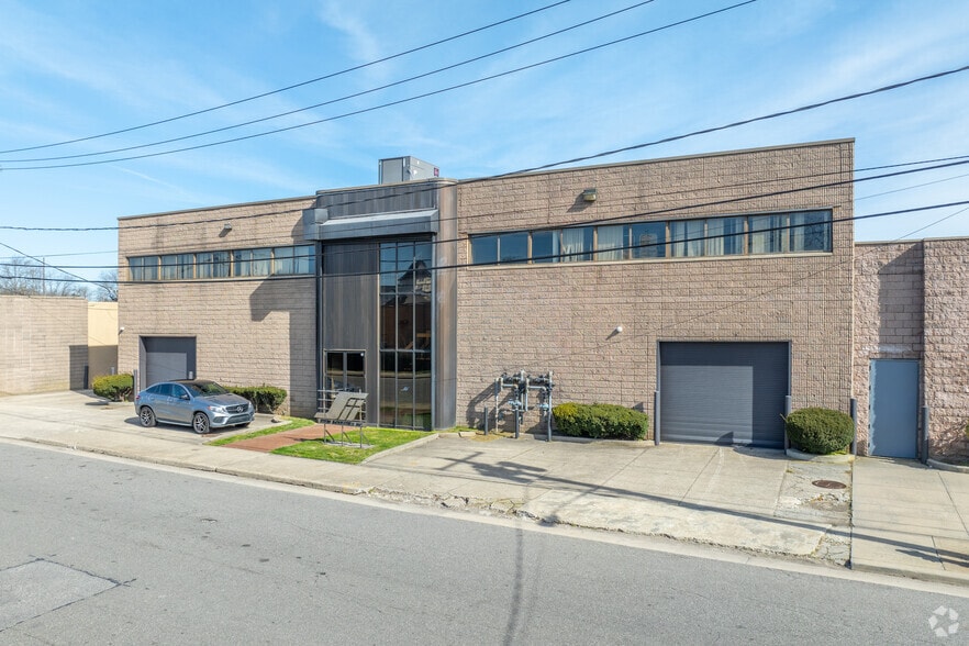 22 Sprague Ave, Amityville, NY for sale - Building Photo - Image 2 of 18