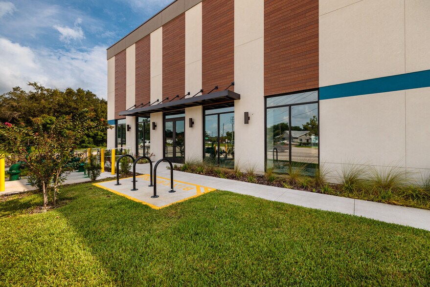 1530 Kendrick Ln, Lakeland, FL à louer - Photo du bâtiment - Image 3 de 22