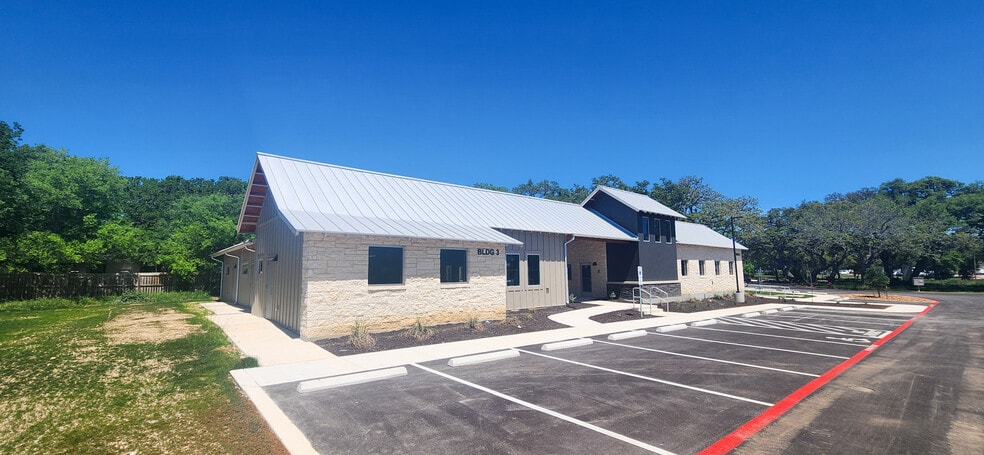 614 Frey St, Boerne, TX for lease - Building Photo - Image 2 of 8
