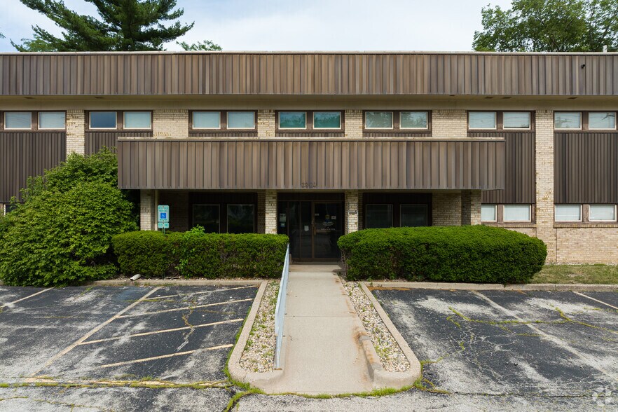 2220 N Monroe St, Decatur, IL à vendre - Photo du bâtiment - Image 2 de 22