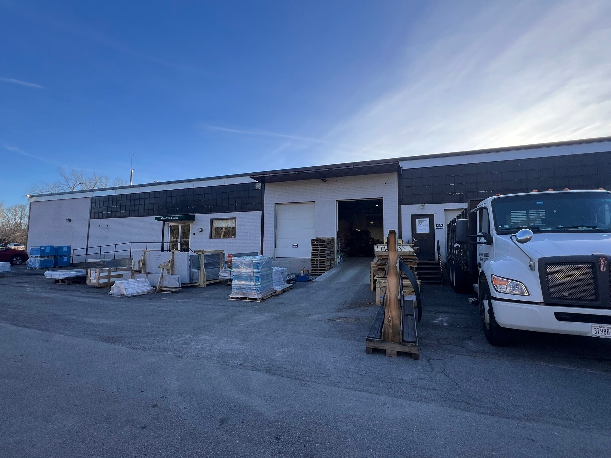 102 Fairview Park Dr, Elmsford, NY à louer Photo principale- Image 1 de 19