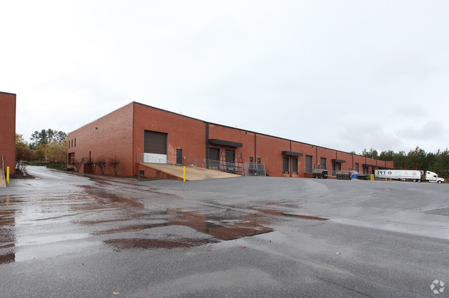 4465 Commerce Dr, Buford, GA for lease - Building Photo - Image 3 of 4