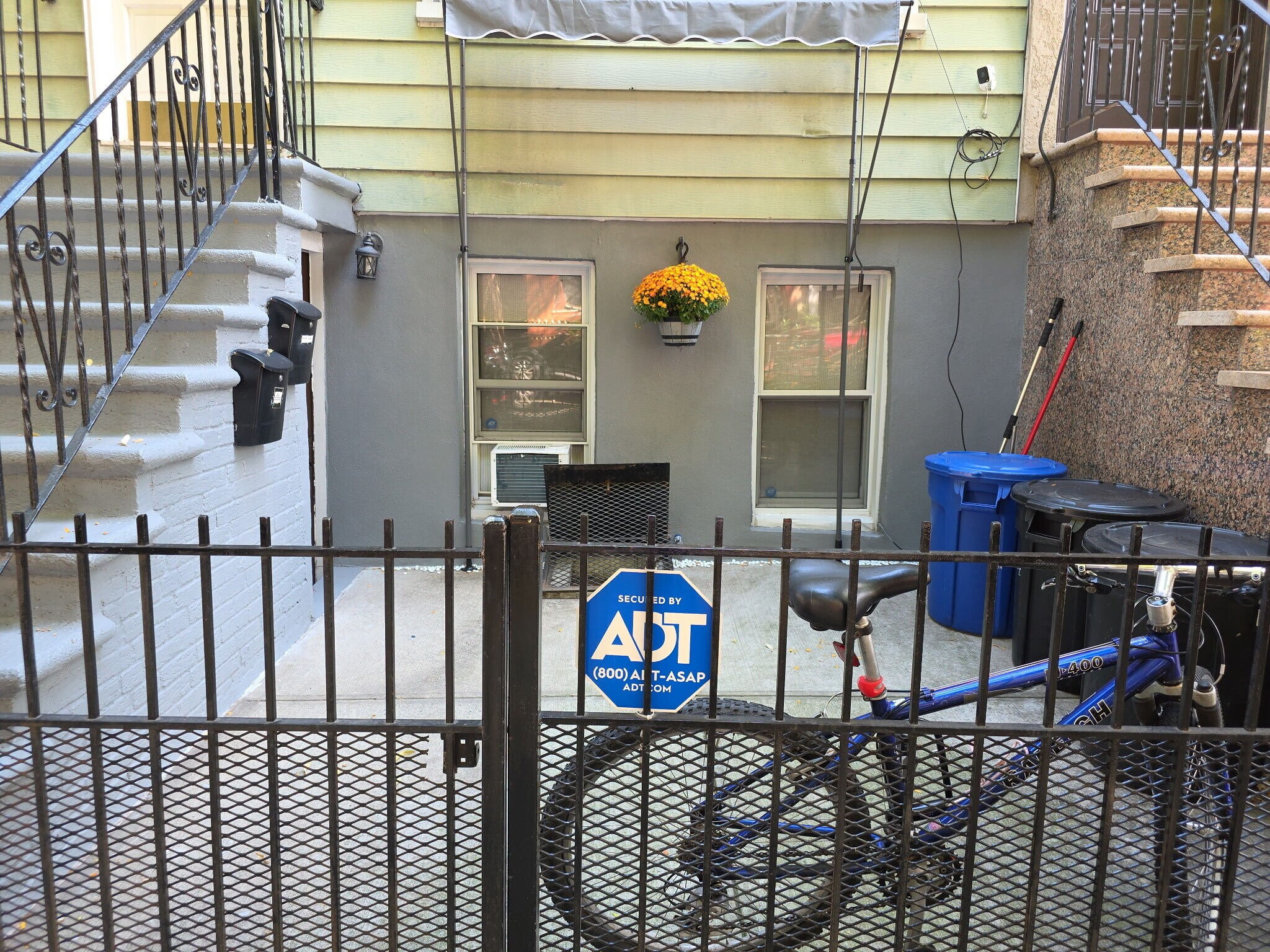 160 Newell St, Brooklyn, NY for lease Primary Photo- Image 1 of 2