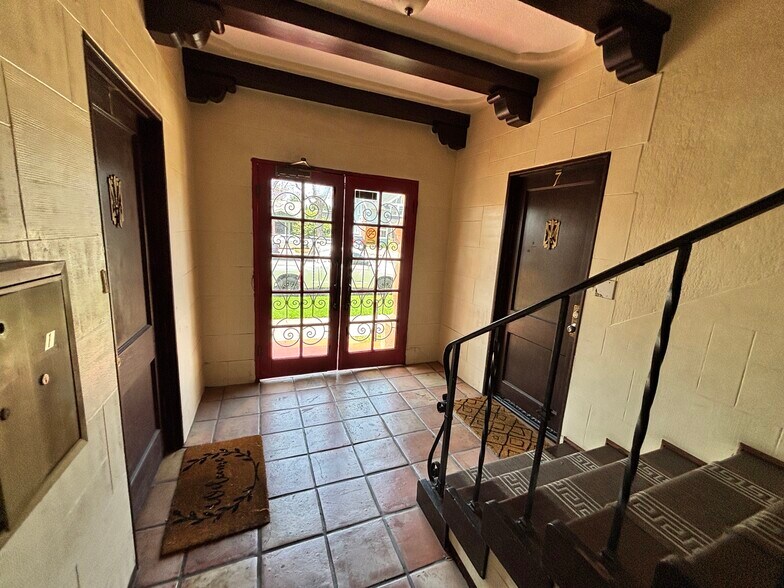 925 N Lacy St, Santa Ana, CA à vendre - Photo intérieure - Image 3 de 25